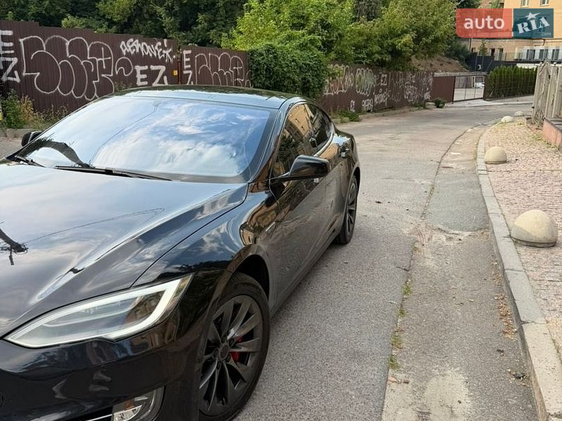 Ліфтбек Tesla Model S 2015 в Києві