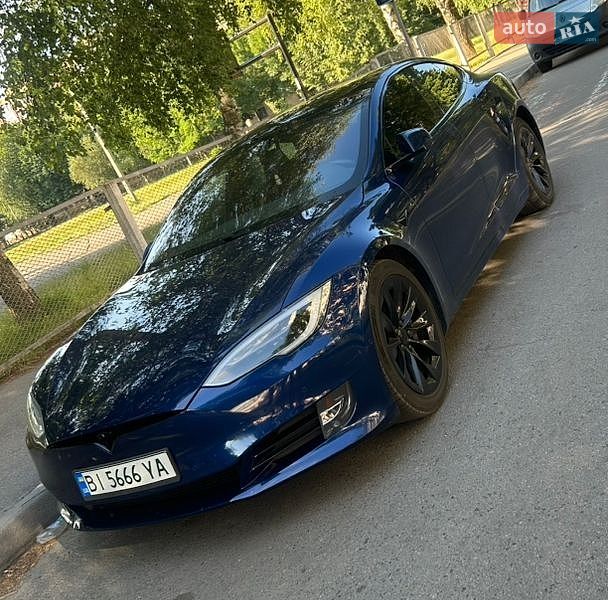 Tesla Model S, фото з оголошення