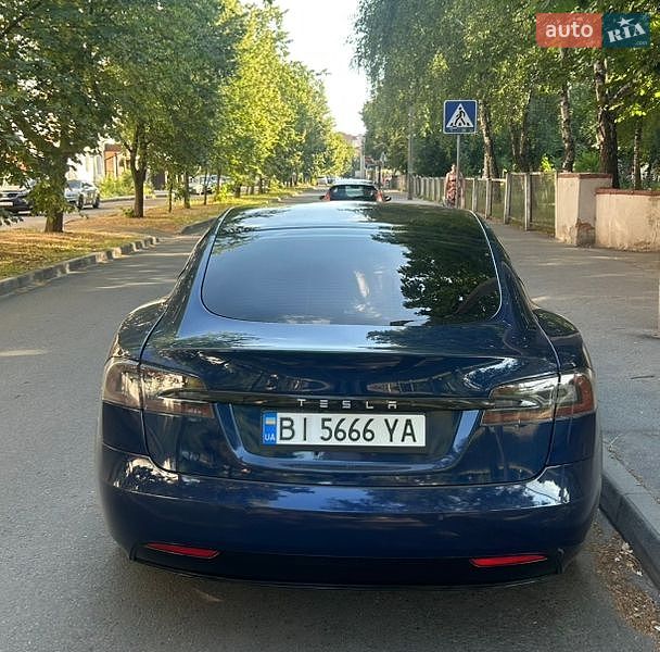 Ліфтбек Tesla Model S 2017 в Пирятині