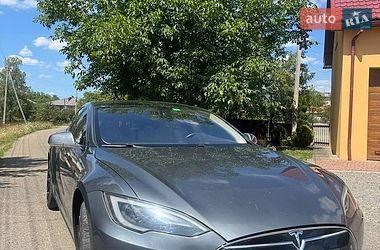Лифтбек Tesla Model S 2013 в Иршаве