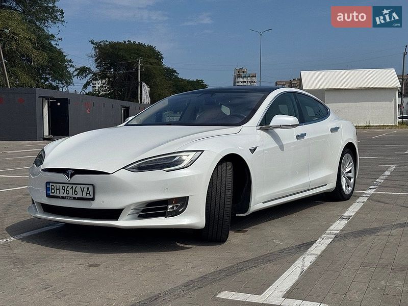 Лифтбек Tesla Model S 2017 в Одессе