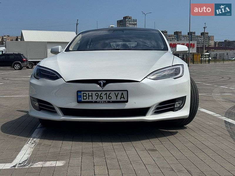 Лифтбек Tesla Model S 2017 в Одессе