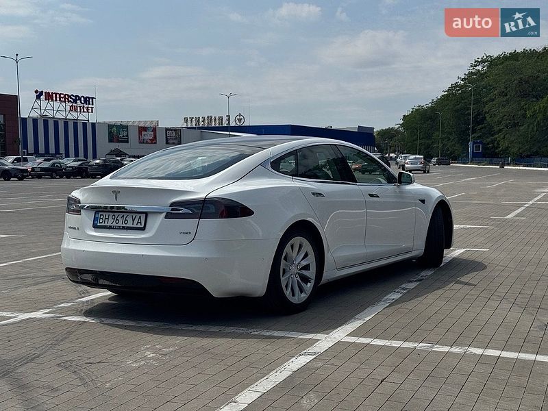 Лифтбек Tesla Model S 2017 в Одессе