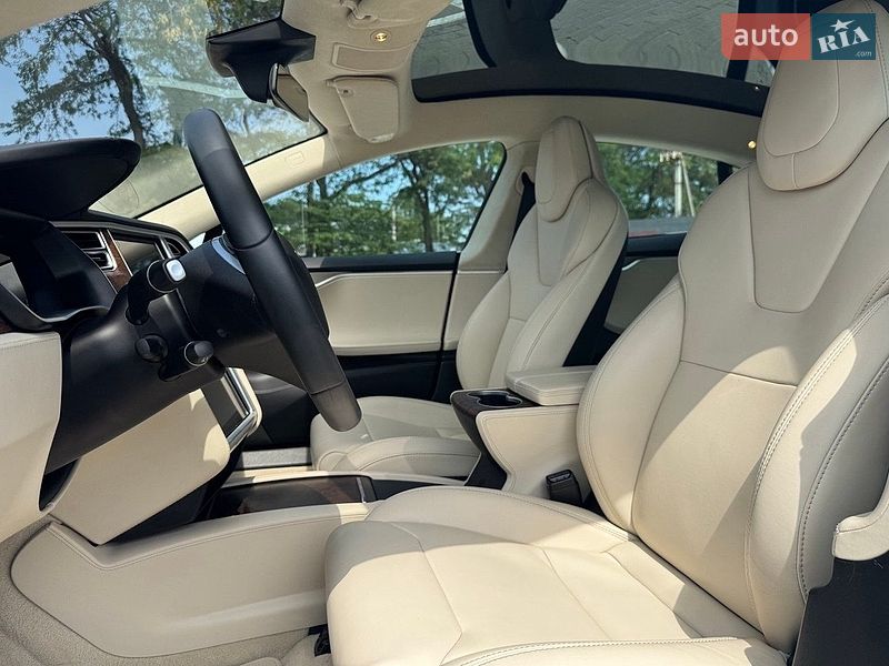 Лифтбек Tesla Model S 2017 в Одессе