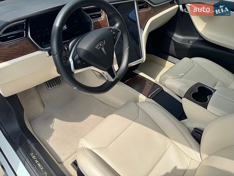 Лифтбек Tesla Model S 2017 в Одессе
