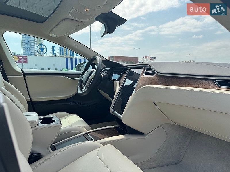 Лифтбек Tesla Model S 2017 в Одессе