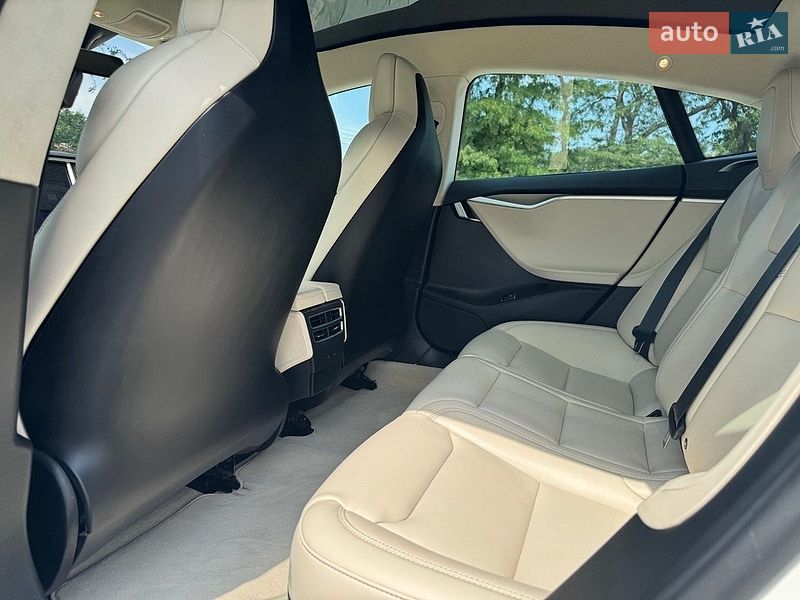 Лифтбек Tesla Model S 2017 в Одессе