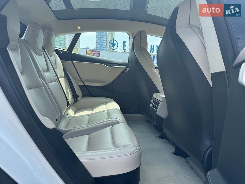 Лифтбек Tesla Model S 2017 в Одессе