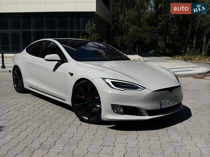 Ліфтбек Tesla Model S 2018 в Тернополі