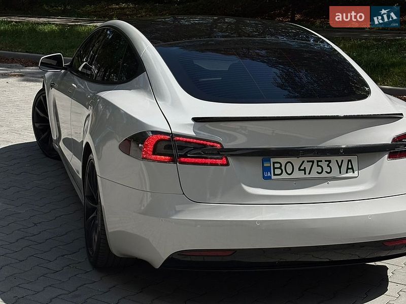 Ліфтбек Tesla Model S 2018 в Тернополі