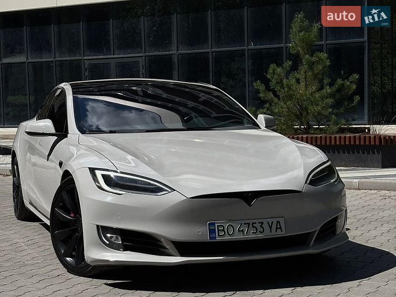Ліфтбек Tesla Model S 2018 в Тернополі