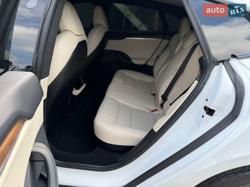 Лифтбек Tesla Model S 2023 в Первомайске