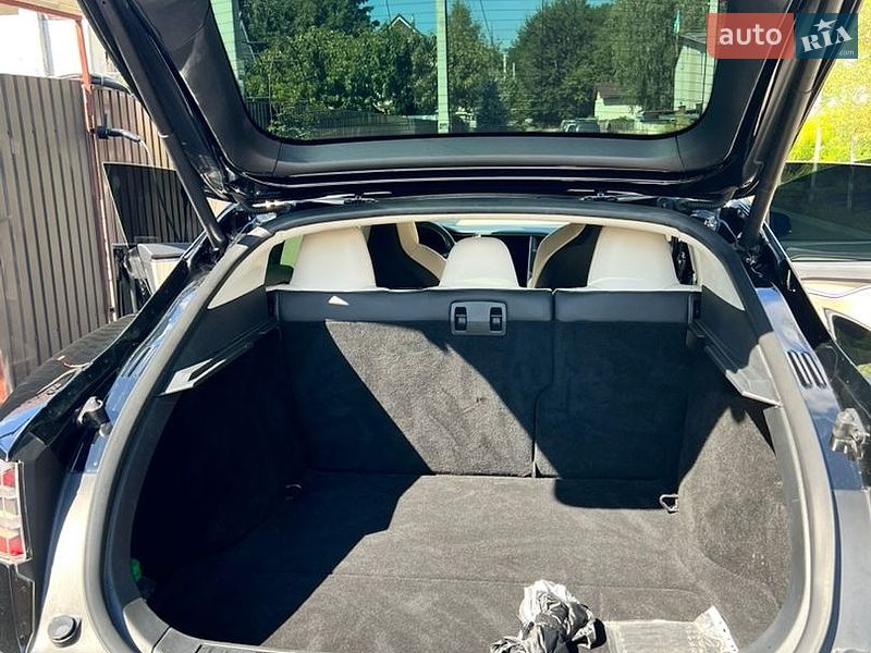 Ліфтбек Tesla Model S 2018 в Києві