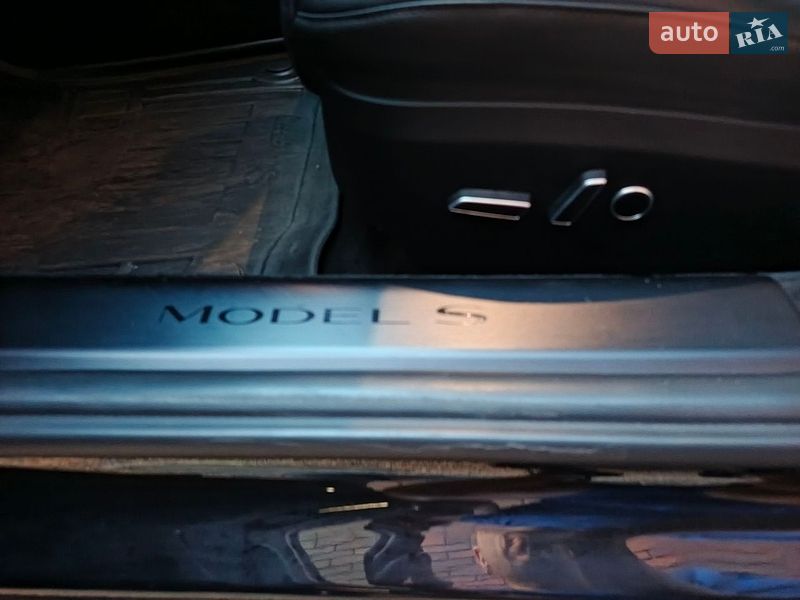 Лифтбек Tesla Model S 2022 в Киеве