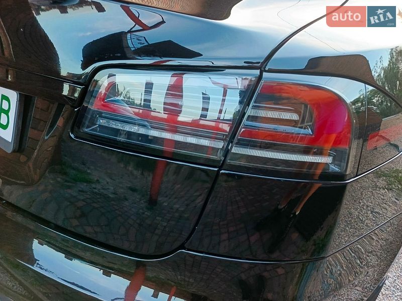 Лифтбек Tesla Model S 2022 в Киеве