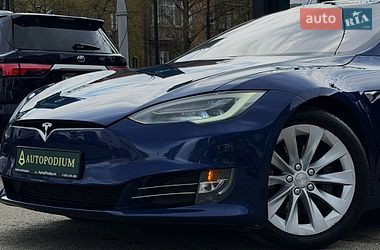 Лифтбек Tesla Model S 2018 в Киеве