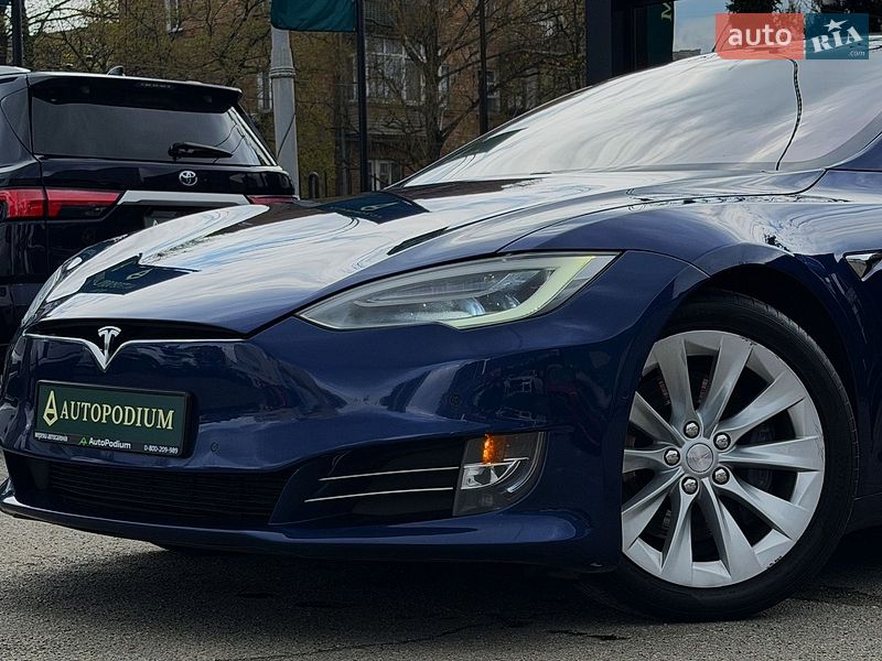 Лифтбек Tesla Model S 2018 в Киеве