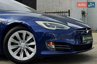 Лифтбек Tesla Model S 2018 в Киеве