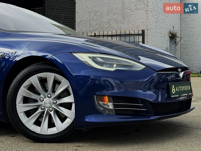 Лифтбек Tesla Model S 2018 в Киеве