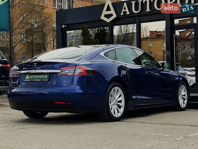 Лифтбек Tesla Model S 2018 в Киеве