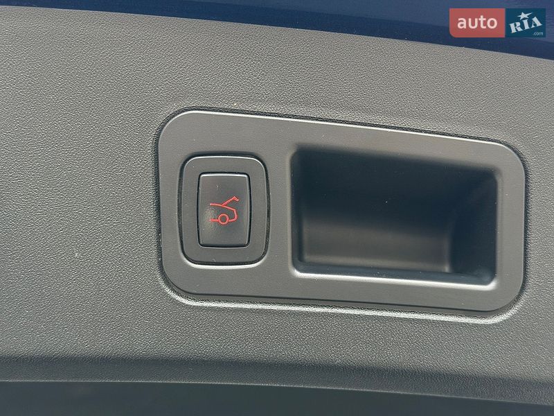 Лифтбек Tesla Model S 2018 в Киеве