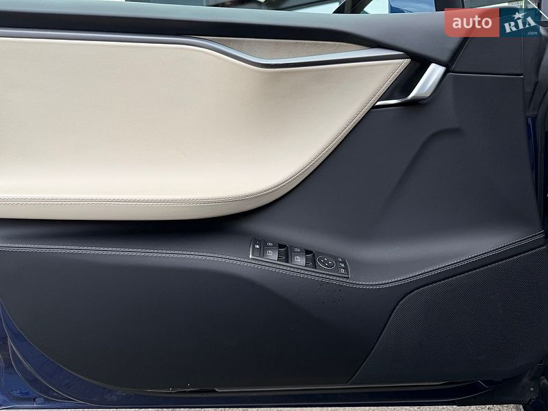 Лифтбек Tesla Model S 2018 в Киеве