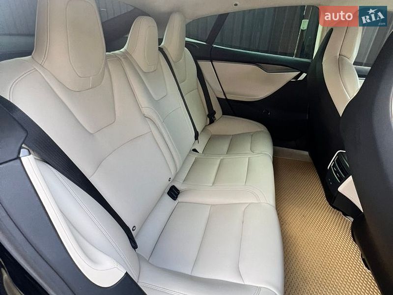 Ліфтбек Tesla Model S 2018 в Києві