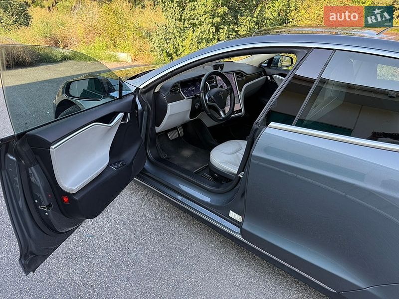 Лифтбек Tesla Model S 2013 в Каменском