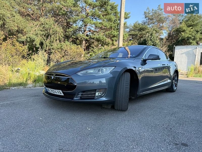 Лифтбек Tesla Model S 2013 в Каменском