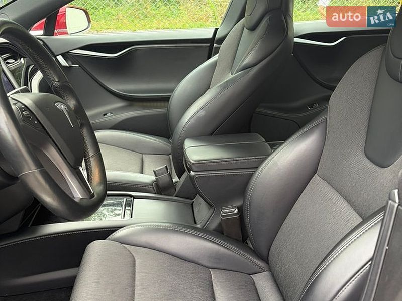 Лифтбек Tesla Model S 2018 в Львове