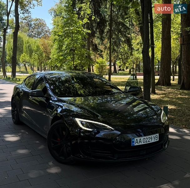 Tesla Model S 2015