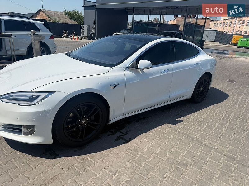 Ліфтбек Tesla Model S 2018 в Києві