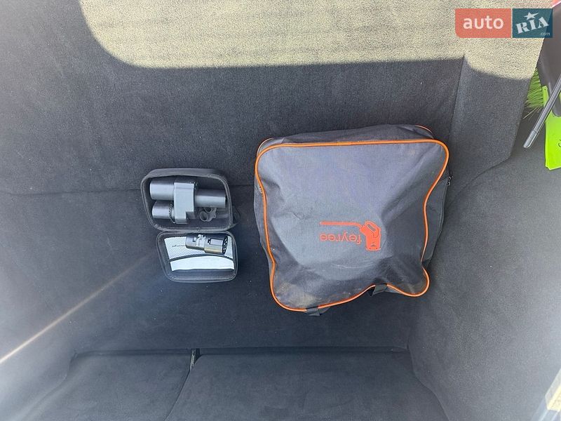 Ліфтбек Tesla Model S 2018 в Києві