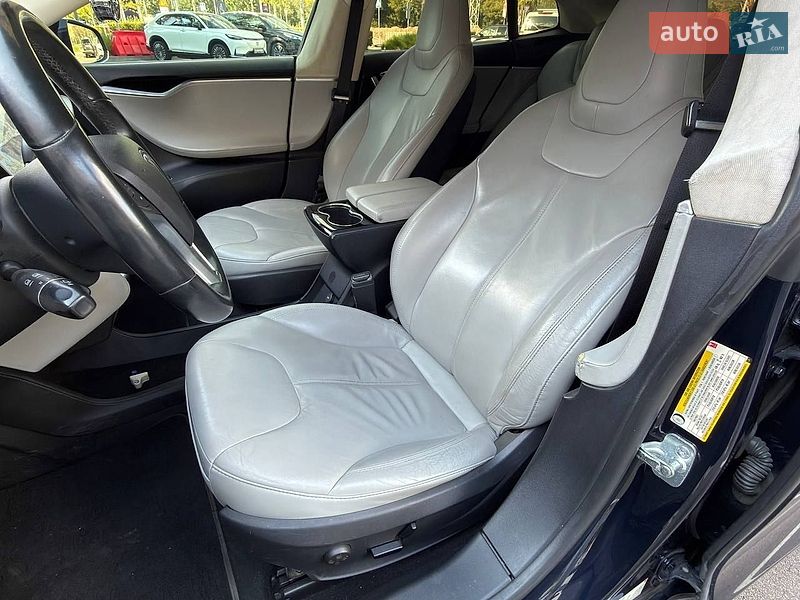 Ліфтбек Tesla Model S 2013 в Києві
