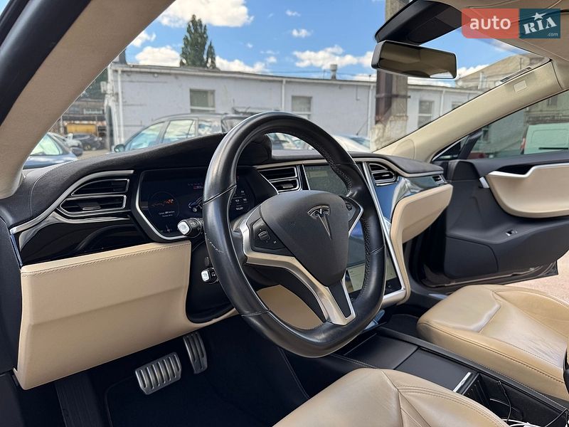 Лифтбек Tesla Model S 2014 в Киеве