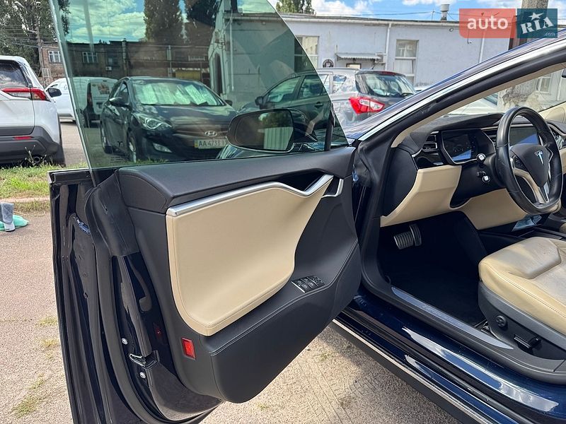 Лифтбек Tesla Model S 2014 в Киеве