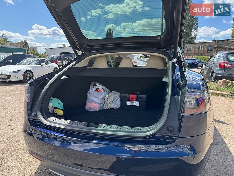 Лифтбек Tesla Model S 2014 в Киеве