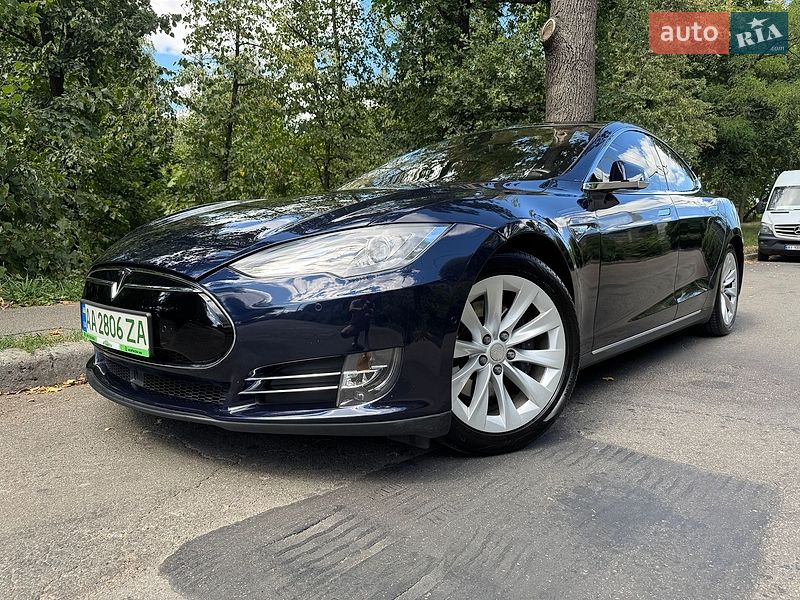 Лифтбек Tesla Model S 2014 в Киеве