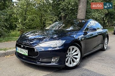 Лифтбек Tesla Model S 2014 в Киеве