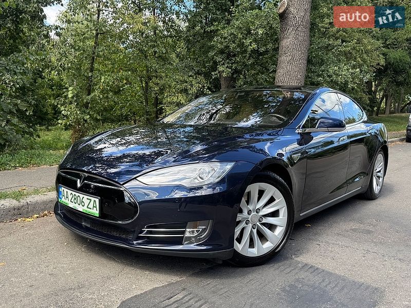 Лифтбек Tesla Model S 2014 в Киеве