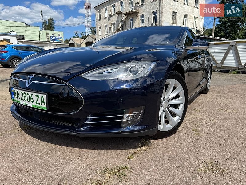 Лифтбек Tesla Model S 2014 в Киеве
