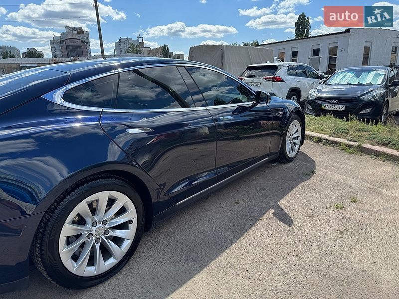 Лифтбек Tesla Model S 2014 в Киеве