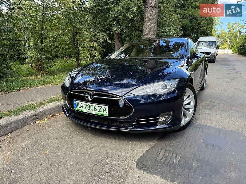 Лифтбек Tesla Model S 2014 в Киеве