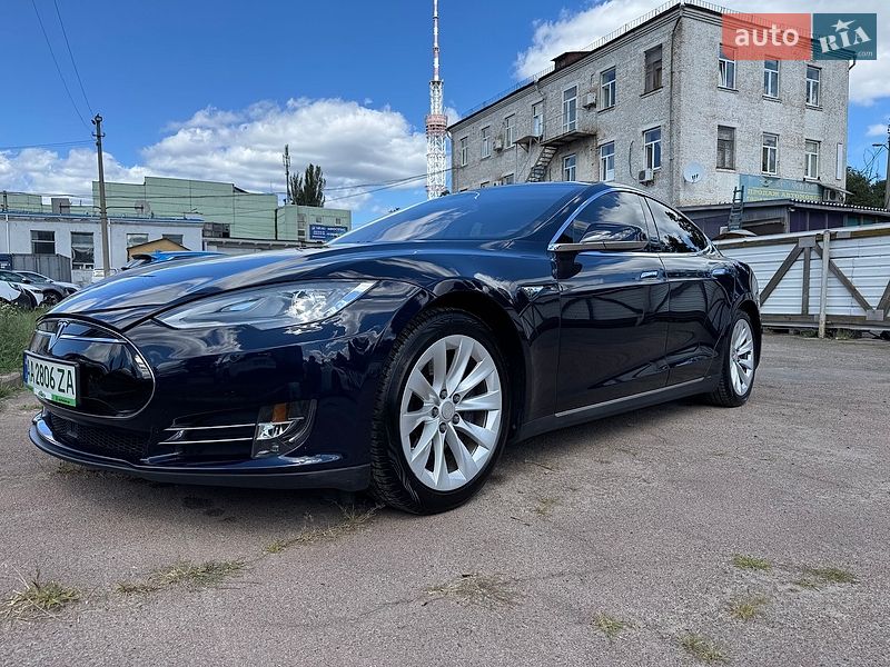 Лифтбек Tesla Model S 2014 в Киеве