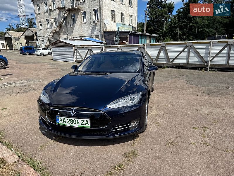 Лифтбек Tesla Model S 2014 в Киеве