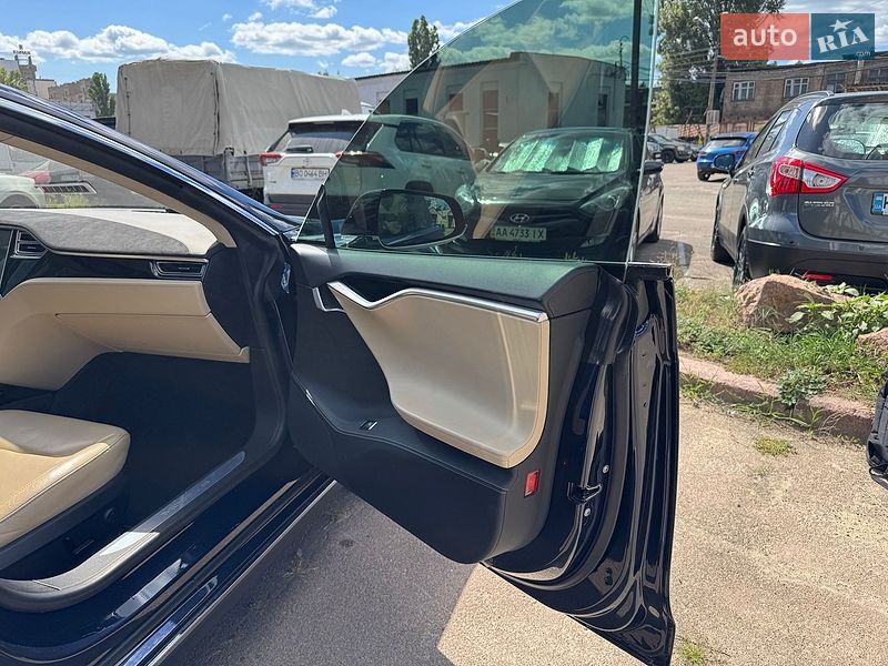 Лифтбек Tesla Model S 2014 в Киеве
