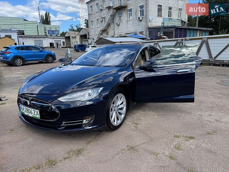 Лифтбек Tesla Model S 2014 в Киеве