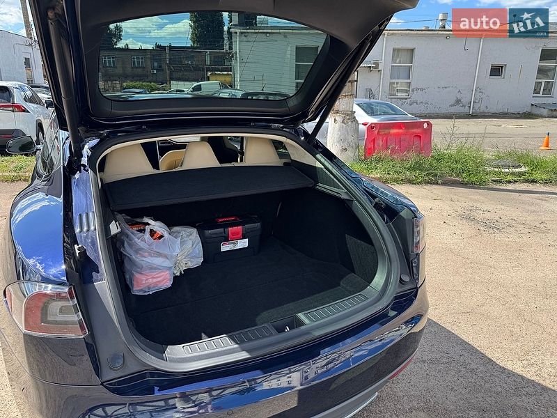 Лифтбек Tesla Model S 2014 в Киеве