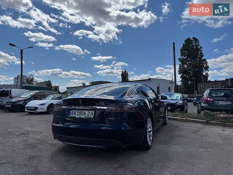 Лифтбек Tesla Model S 2014 в Киеве