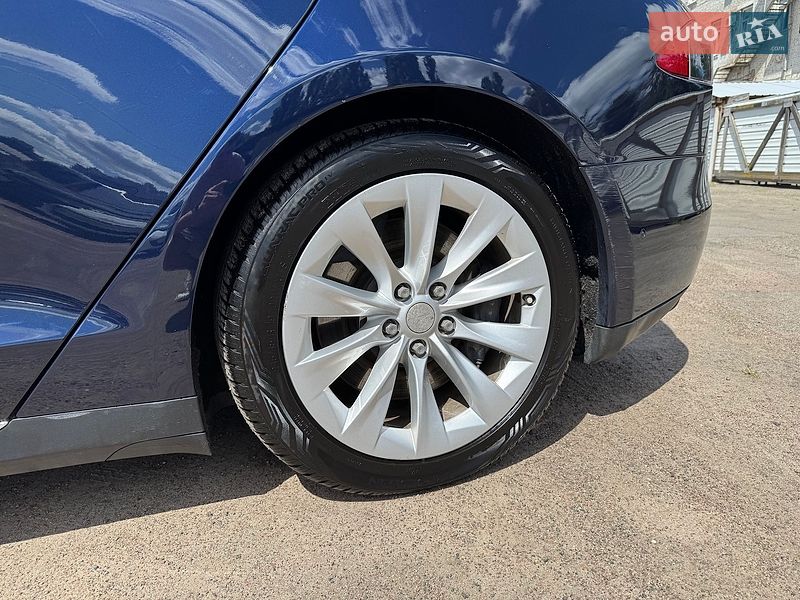 Лифтбек Tesla Model S 2014 в Киеве